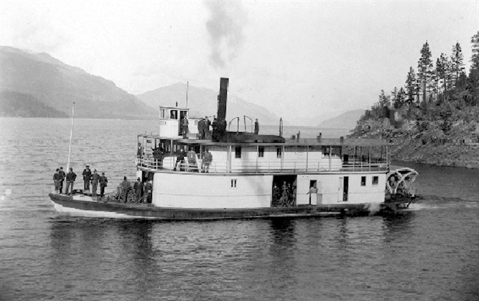 A photo of the S.S. City of Ainsworth back in its prime carrying some passengers. 