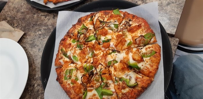 Summerland Indian Bistro & Pizza's butter chicken pizza