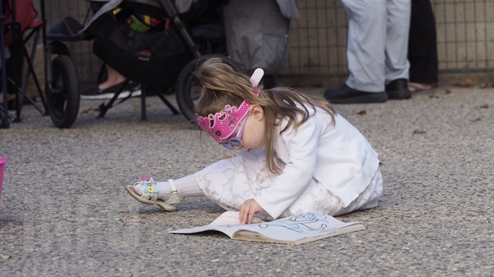 This young Royal watcher waits patiently for William and Kate.