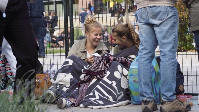 Crowds found some old school ways to pass the time while waiting for the Duke and Duchess of Cambridge.