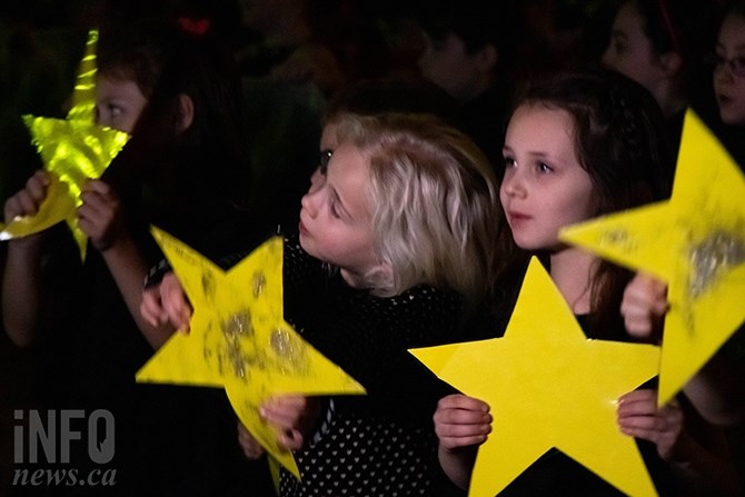 Anna MacFarlane sings and dances with her group, swaying a paper star during the afternoon performance. 