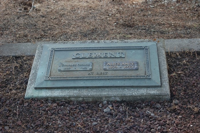 The graves of Hayes' ancestors.