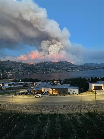 The Christie Mountain fire from Skaha Hills.