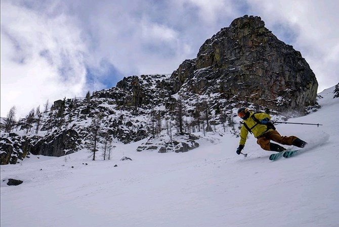 There are 34,000 ha of uninhabited terrain awaiting ski enthusiasts at Cathedral Lakes Lodge.