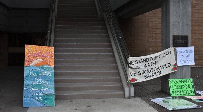 Trans Mountain Pipeline protest signs can be seen outside Kamloops court, Monday, March 1, 2021.